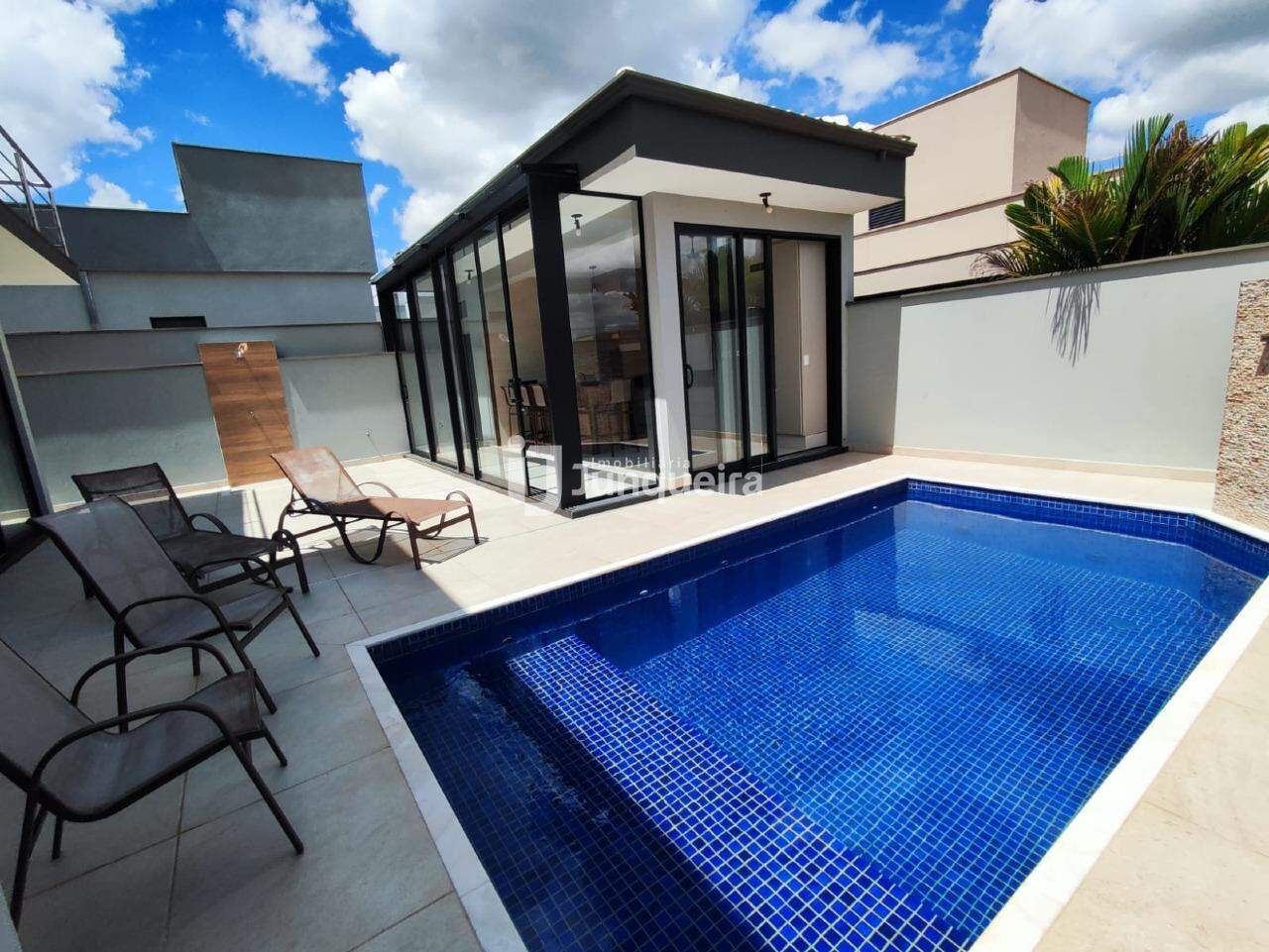 Casa em Condomínio à venda no Vivendas de Java , 3 quartos, sendo 1 suíte, 2 vagas, no bairro Vivendas de Java em Rio das Pedras - SP