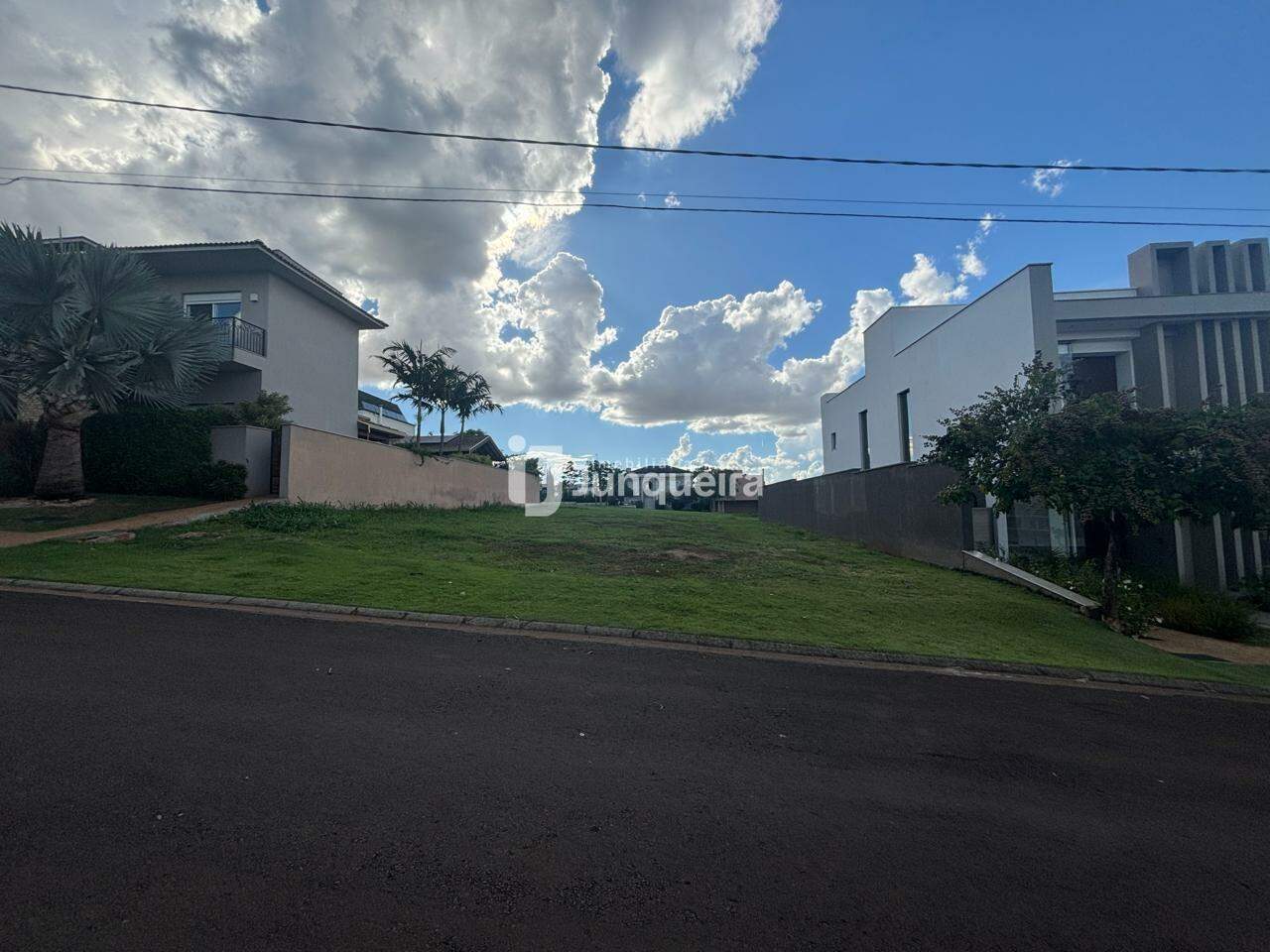 Terreno em Condomínio à venda no Monte Alegre, no bairro Condomínio Monte Alegre em Piracicaba - SP