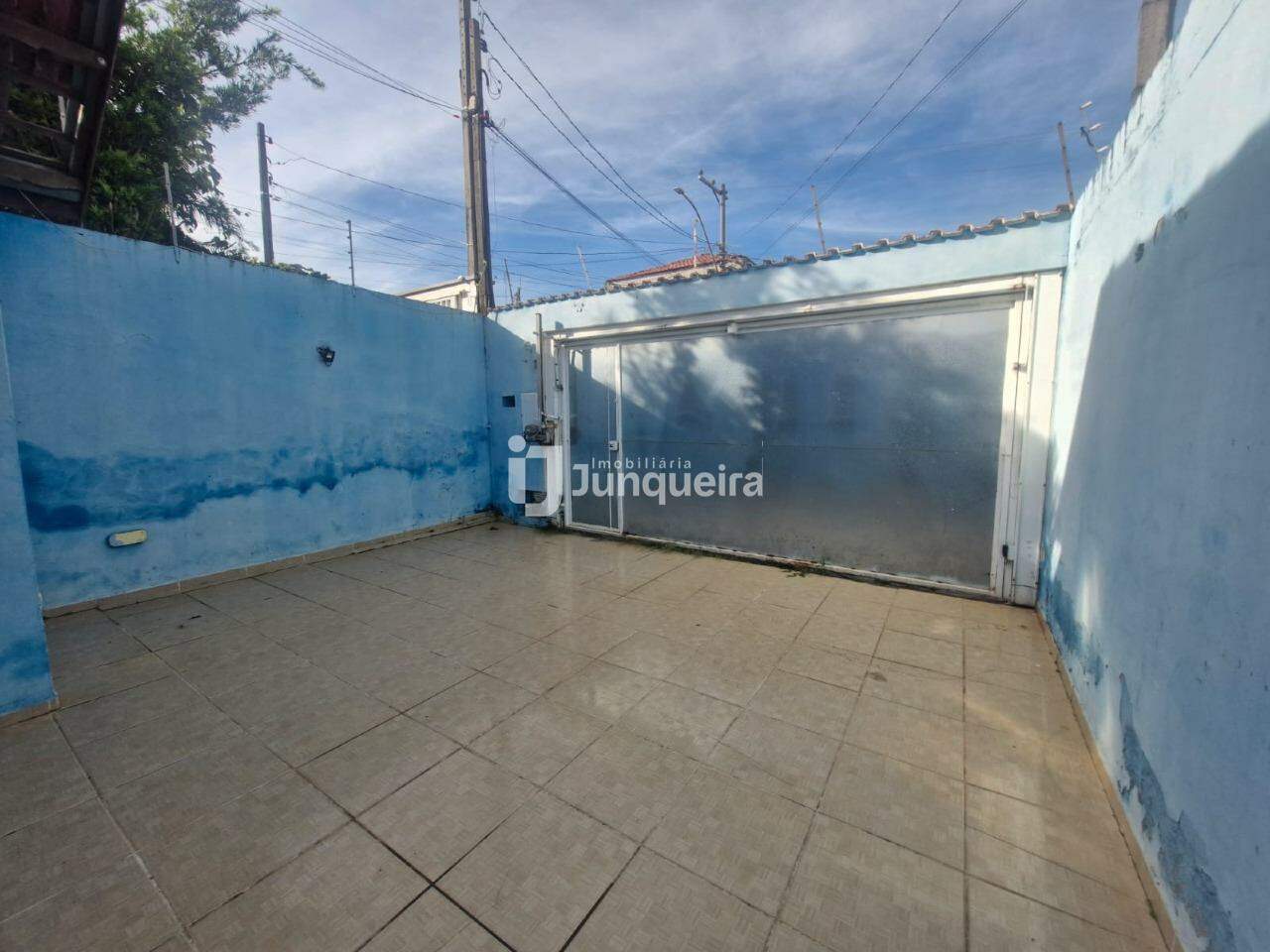 Casa à venda, 3 quartos, sendo 1 suíte, 2 vagas, no bairro Conjunto Residencial Mário Dedini em Piracicaba - SP