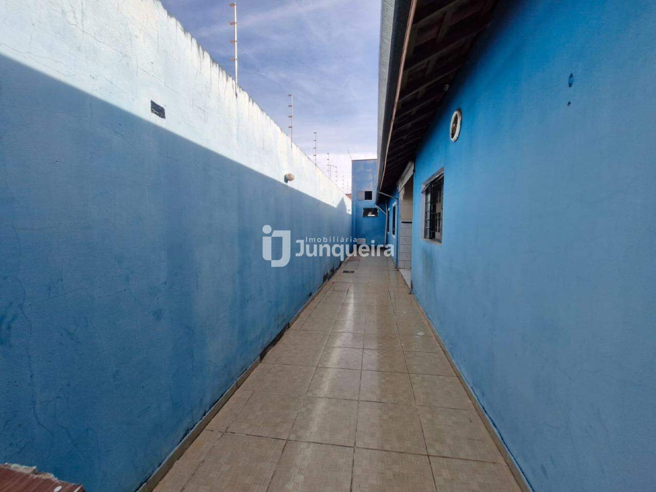 Casa à venda, 3 quartos, sendo 1 suíte, 2 vagas, no bairro Conjunto Residencial Mário Dedini em Piracicaba - SP