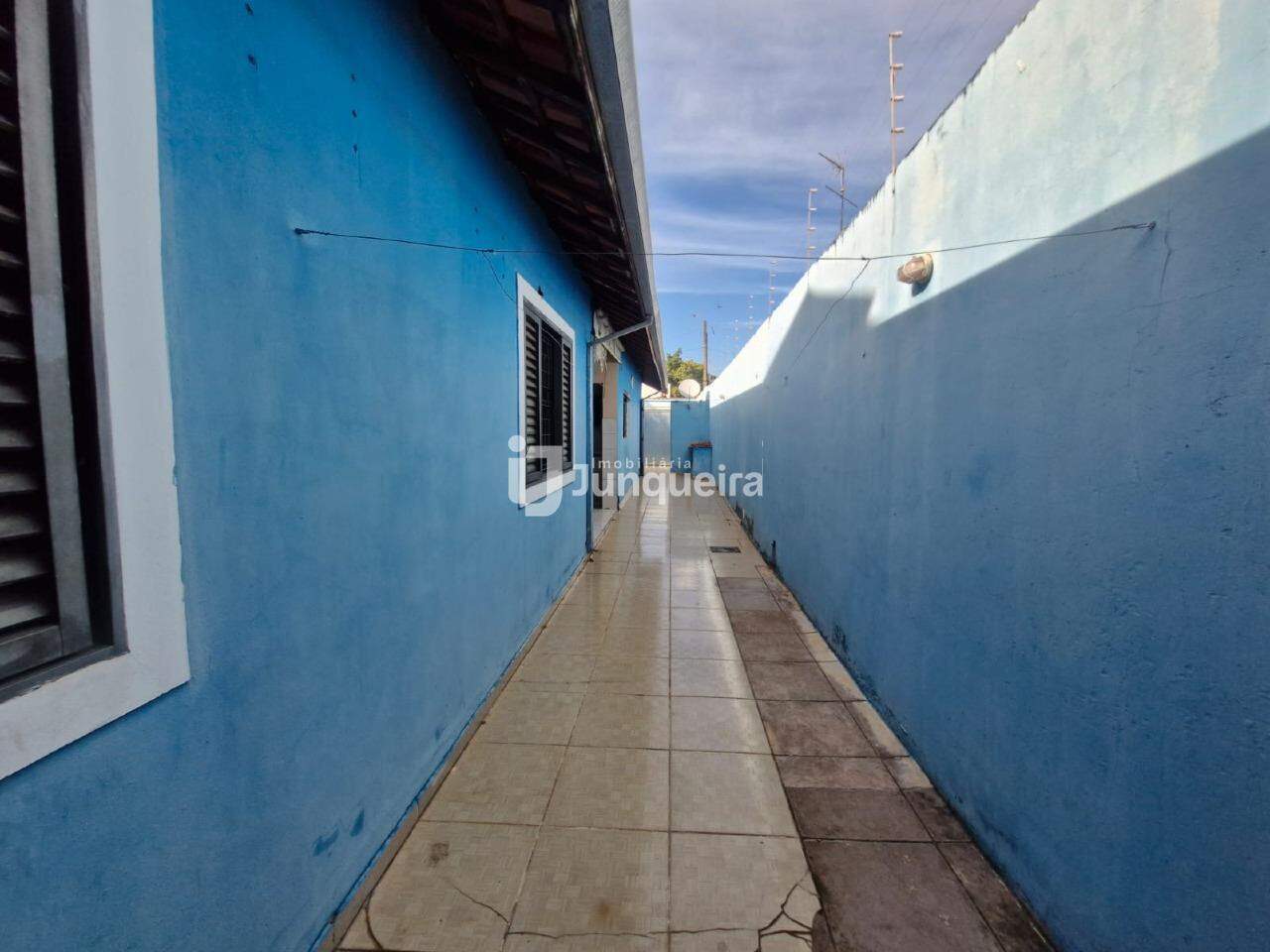 Casa à venda, 3 quartos, sendo 1 suíte, 2 vagas, no bairro Conjunto Residencial Mário Dedini em Piracicaba - SP