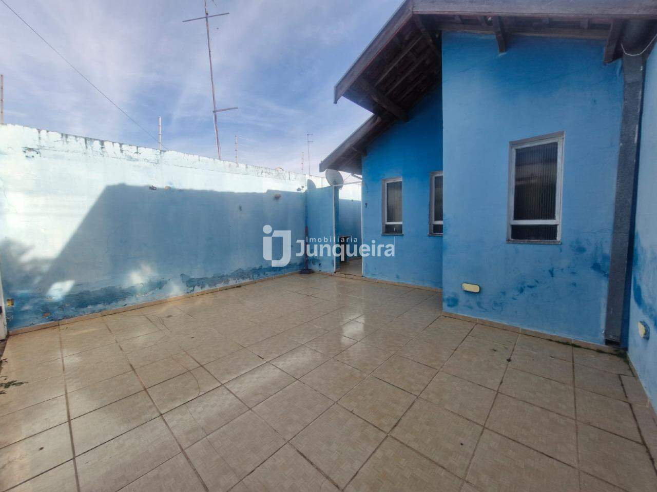 Casa à venda, 3 quartos, sendo 1 suíte, 2 vagas, no bairro Conjunto Residencial Mário Dedini em Piracicaba - SP