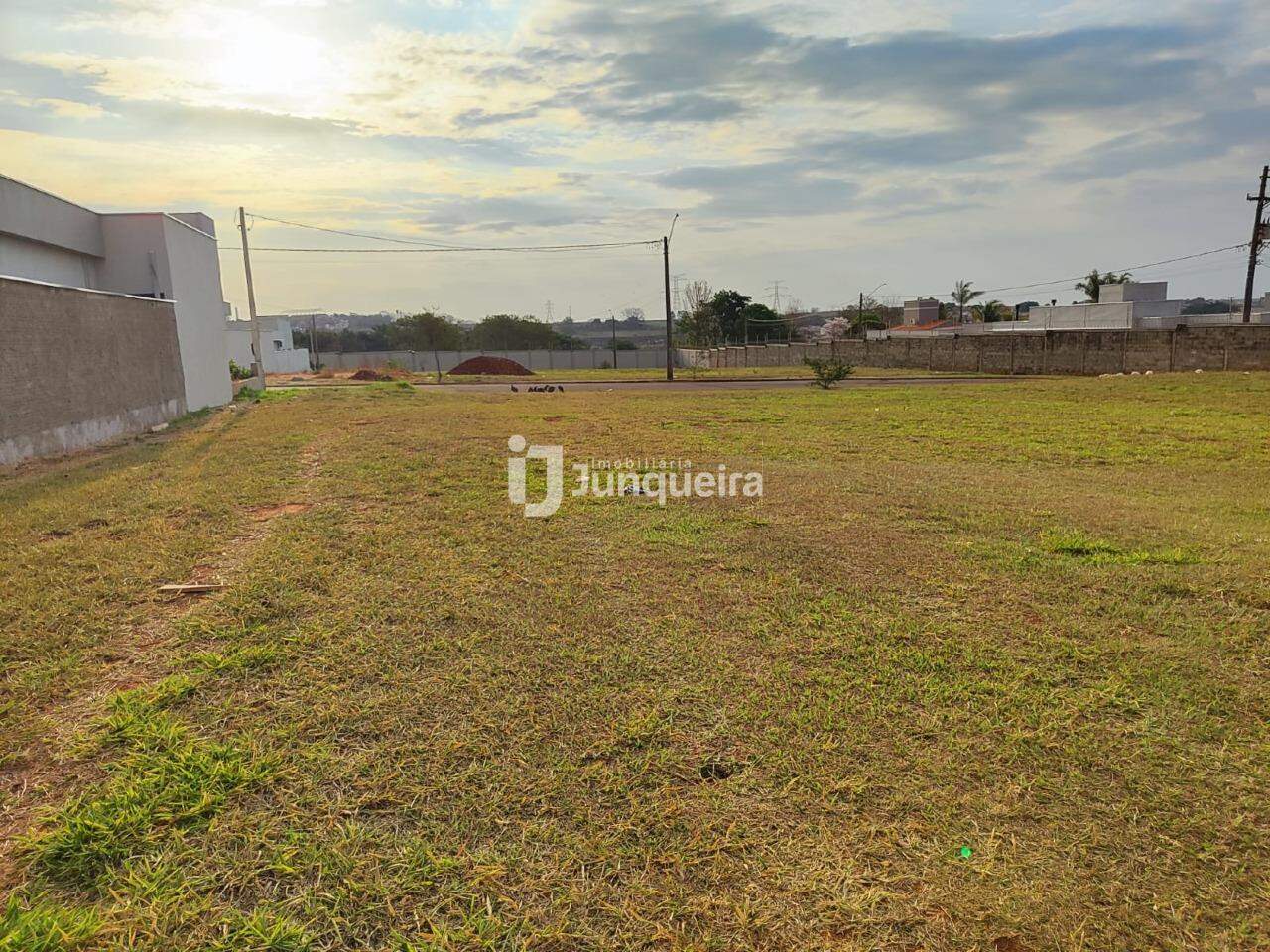 Terreno em Condomínio à venda no Vivendas de Java , no bairro Vivendas de Java em Rio das Pedras - SP
