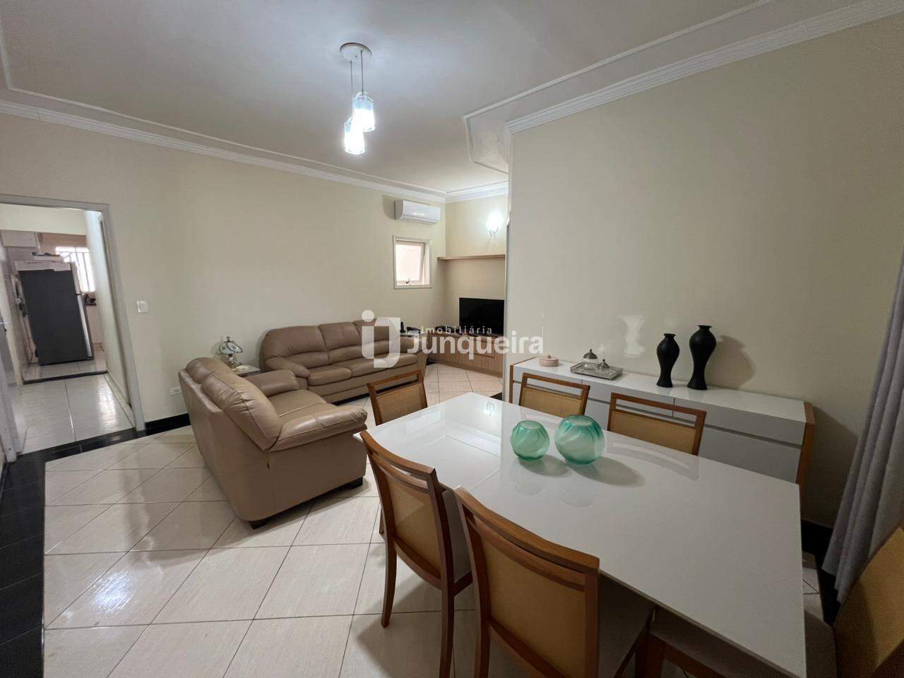 Casa para alugar, 2 quartos, sendo 1 suíte, 1 vaga, no bairro Centro em Piracicaba - SP