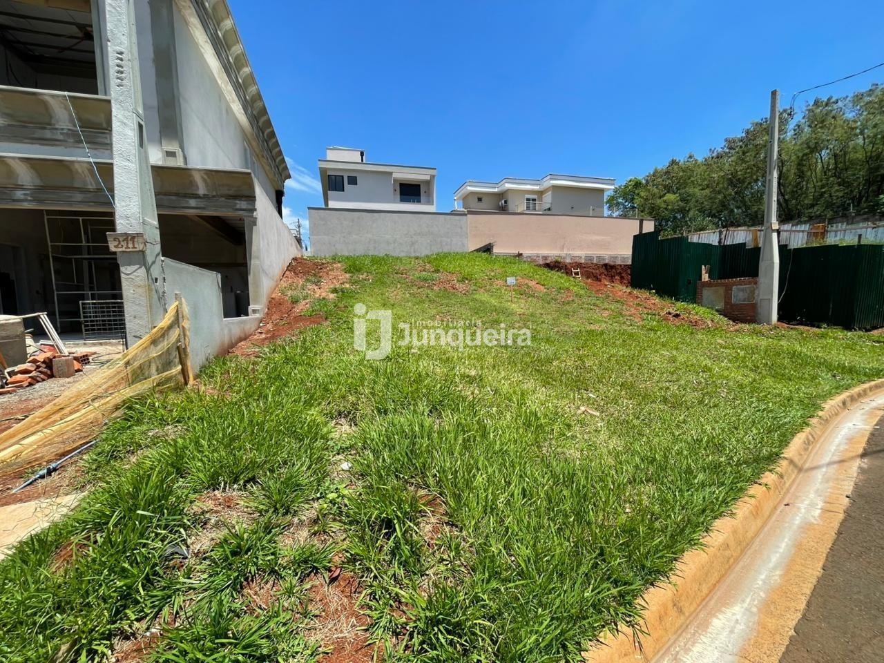 Terreno em Condomínio à venda no Villa D'Aquila, no bairro Santa Rosa em Piracicaba - SP