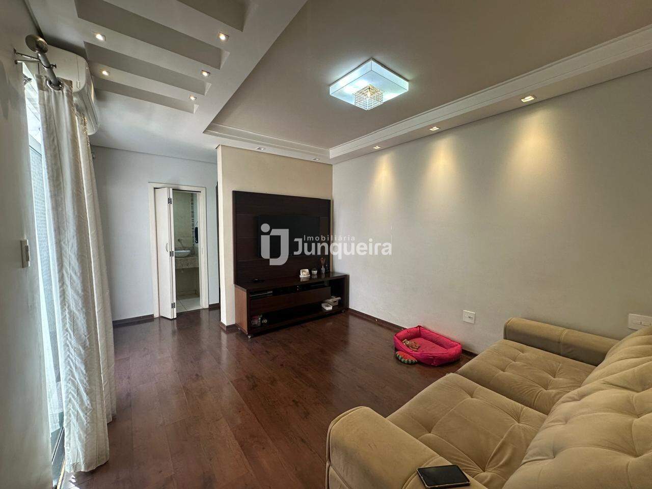 Casa à venda, 3 quartos, sendo 1 suíte, 2 vagas, no bairro Vila Rezende em Piracicaba - SP
