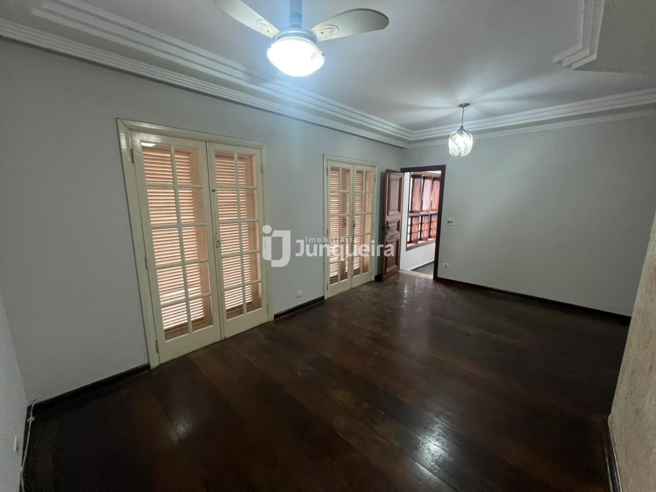 Casa para alugar, 3 quartos, sendo 1 suíte, no bairro Cidade Alta em Piracicaba - SP