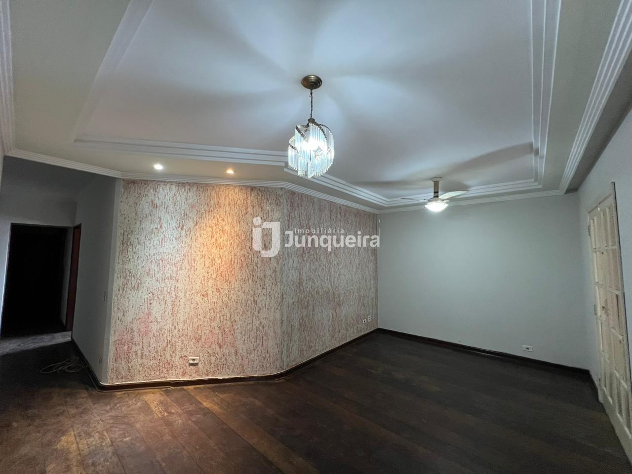 Casa para alugar, 3 quartos, sendo 1 suíte, no bairro Cidade Alta em Piracicaba - SP