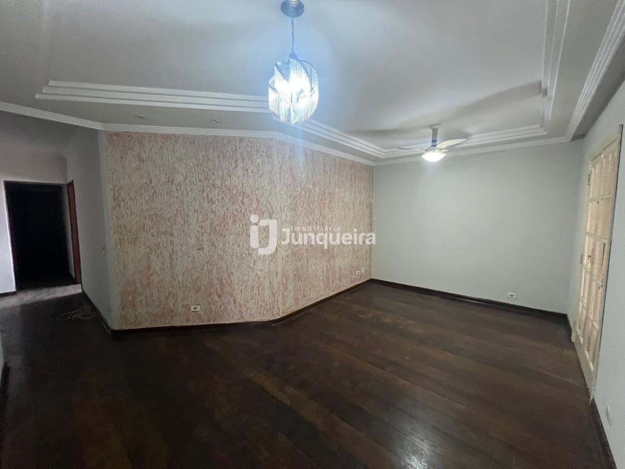 Casa para alugar, 3 quartos, sendo 1 suíte, no bairro Cidade Alta em Piracicaba - SP