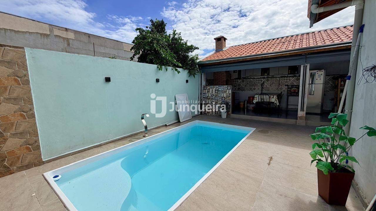 Casa à venda, 3 quartos, sendo 1 suíte, 2 vagas, no bairro Loteamento Jardim Colina Verde em Piracicaba - SP