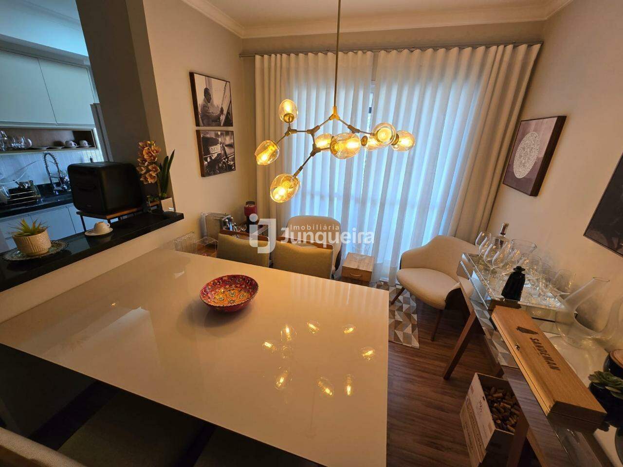 Apartamento à venda no Paderewski, 2 quartos, sendo 1 suíte, 2 vagas, no bairro Centro em Piracicaba - SP