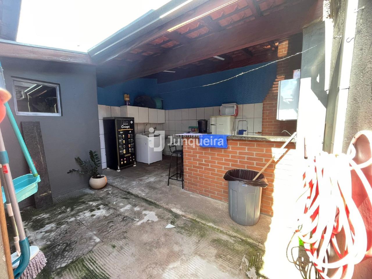Casa à venda, 2 quartos, 1 vaga, no bairro Santa Terezinha em Piracicaba - SP