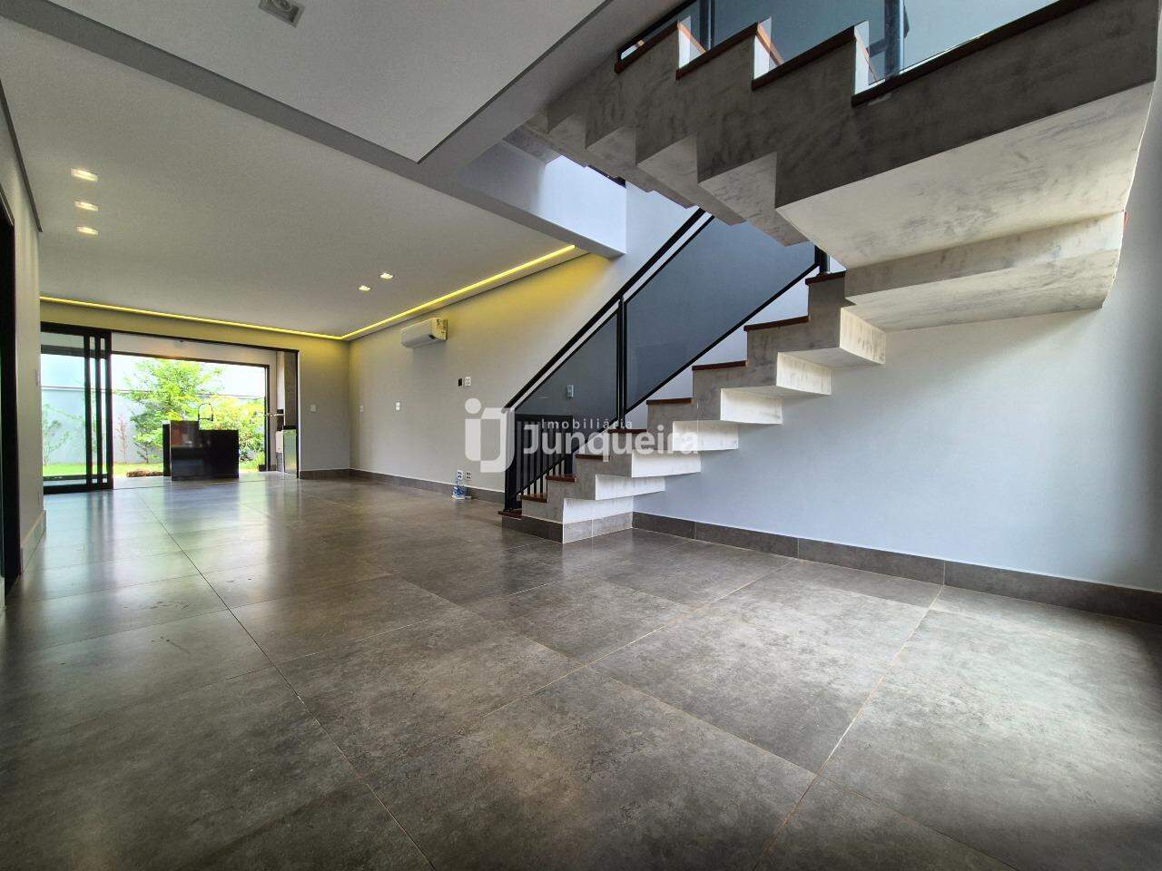 Casa em Condomínio à venda no Park Unimep Taquaral, 3 quartos, sendo 1 suíte, 4 vagas, no bairro Park Campestre em Piracicaba - SP