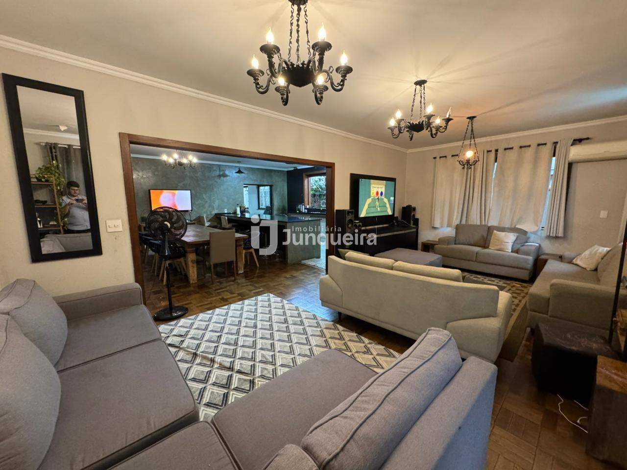 Casa à venda, 4 quartos, sendo 1 suíte, 4 vagas, no bairro Jardim Elite em Piracicaba - SP