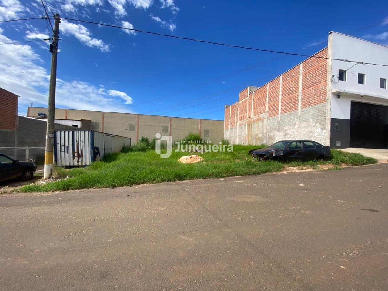 Terreno à venda, no bairro Conjunto Residencial Vitório Cezarino em Rio das Pedras - SP