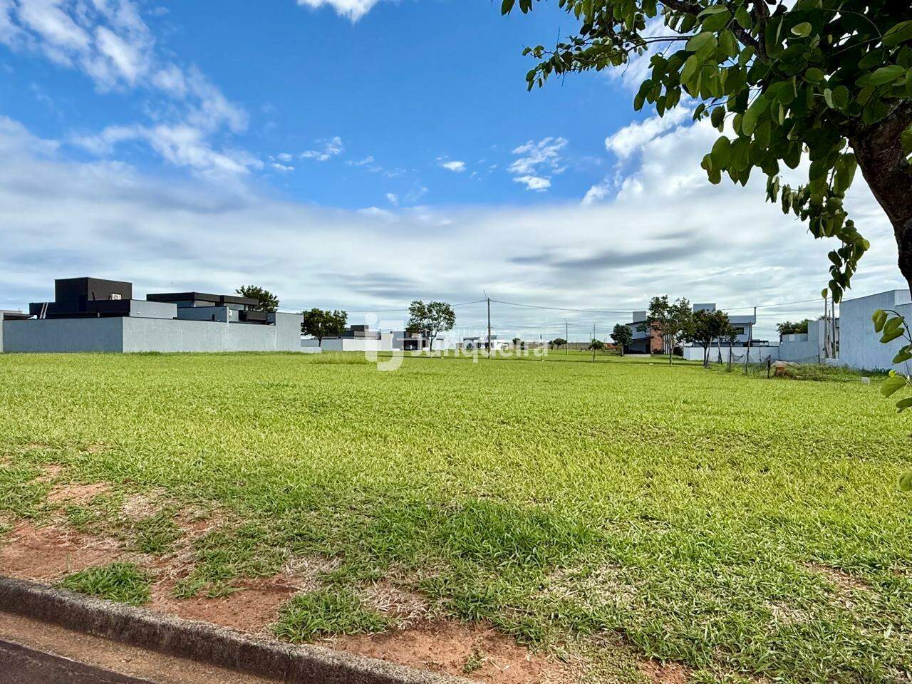 Terreno em Condomínio à venda no Quinta do Engenho, no bairro Residencial Quinta do Engenho em Rio das Pedras - SP
