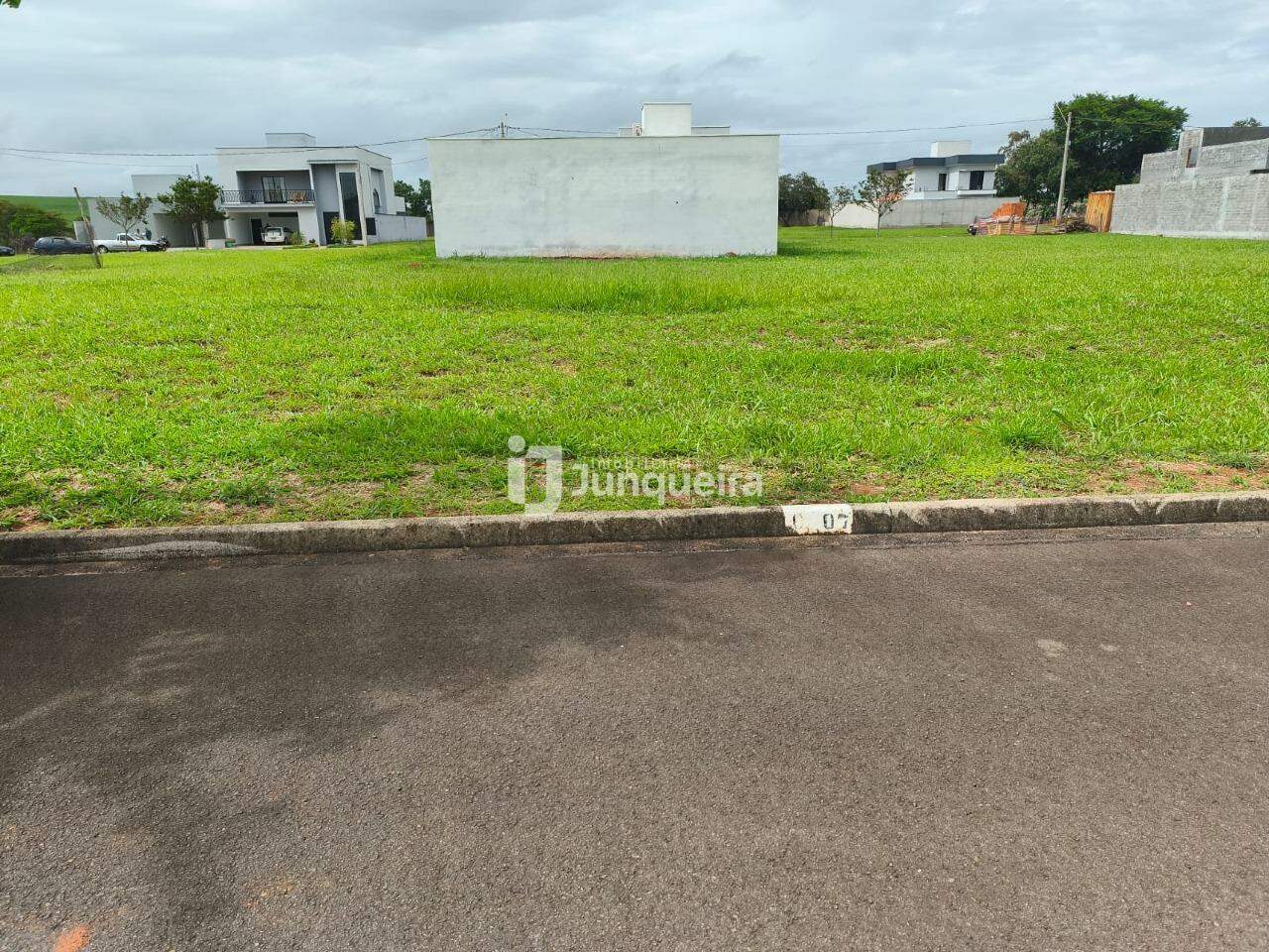 Terreno em Condomínio à venda no Quinta do Engenho, no bairro Residencial Fazenda Pinheirinho em Rio das Pedras - SP