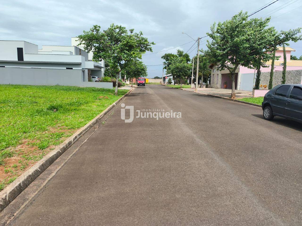 Terreno em Condomínio à venda no Quinta do Engenho, no bairro Residencial Fazenda Pinheirinho em Rio das Pedras - SP