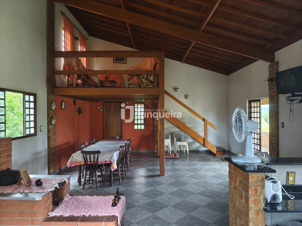 Sítio / Fazenda à venda, 3 quartos, no bairro Mombuca em Mombuca - SP