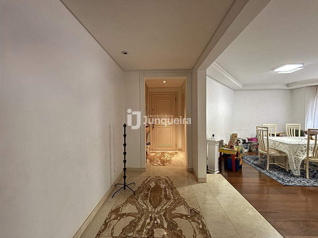 Apartamento à venda no Cap Ferrat, 4 quartos, sendo 1 suíte, 2 vagas, no bairro Cidade Alta em Piracicaba - SP