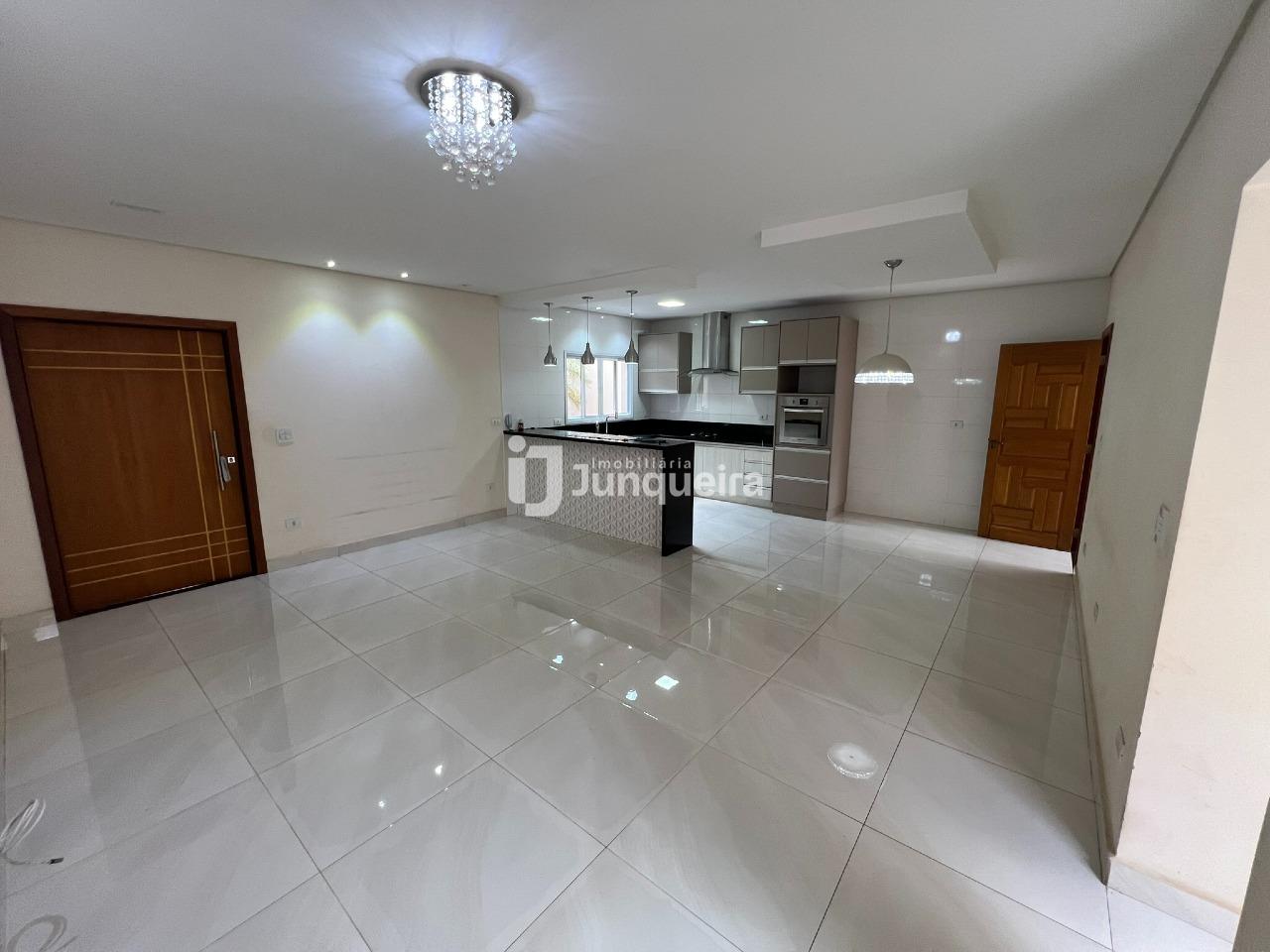 Casa para alugar, 3 quartos, sendo 1 suíte, 2 vagas, no bairro Jardim Caxambu em Piracicaba - SP