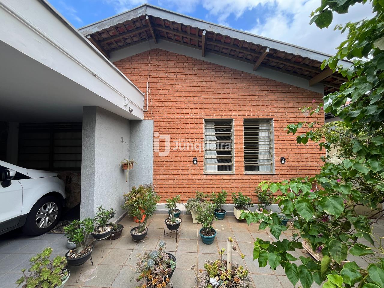 Casa à venda, 3 quartos, sendo 1 suíte, 2 vagas, no bairro Nova América em Piracicaba - SP