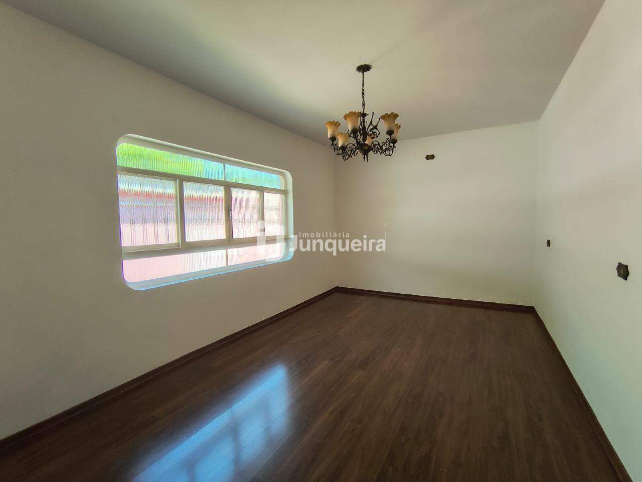 Casa para alugar, 4 quartos, sendo 1 suíte, 2 vagas, no bairro Nova Piracicaba em Piracicaba - SP