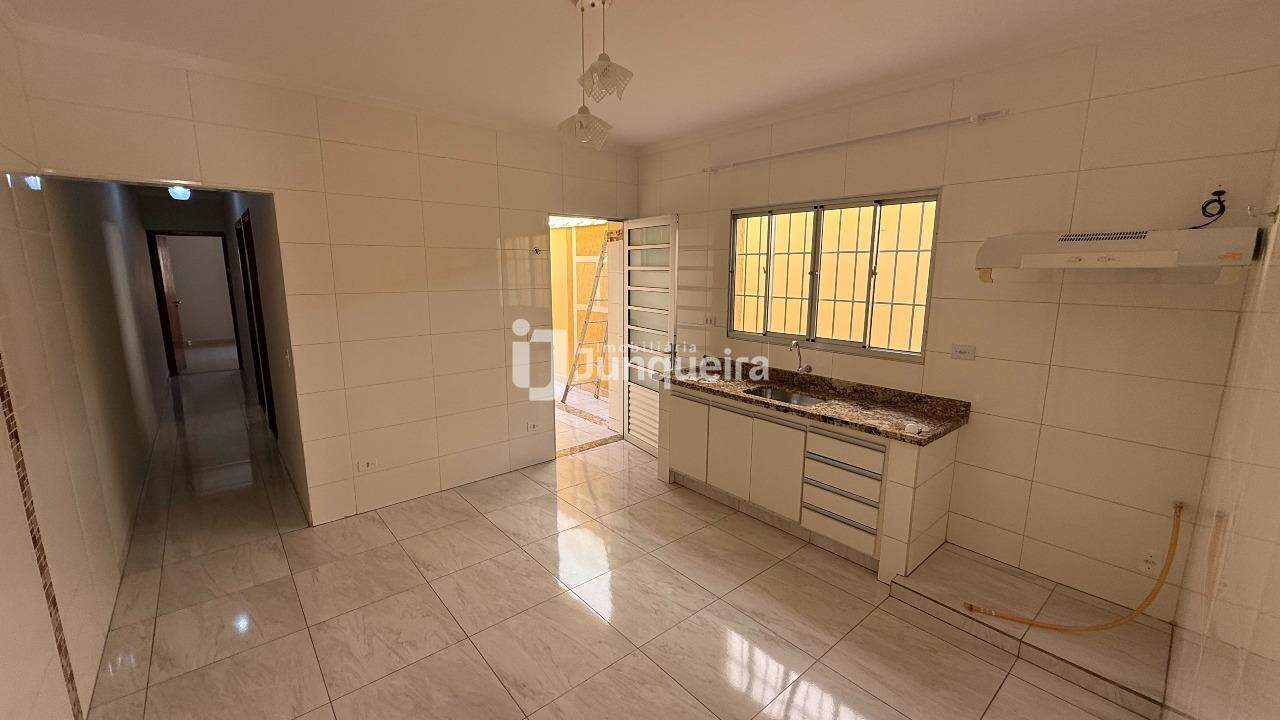 Casa para alugar, 2 quartos, 1 vaga, no bairro Santa Terezinha em Piracicaba - SP