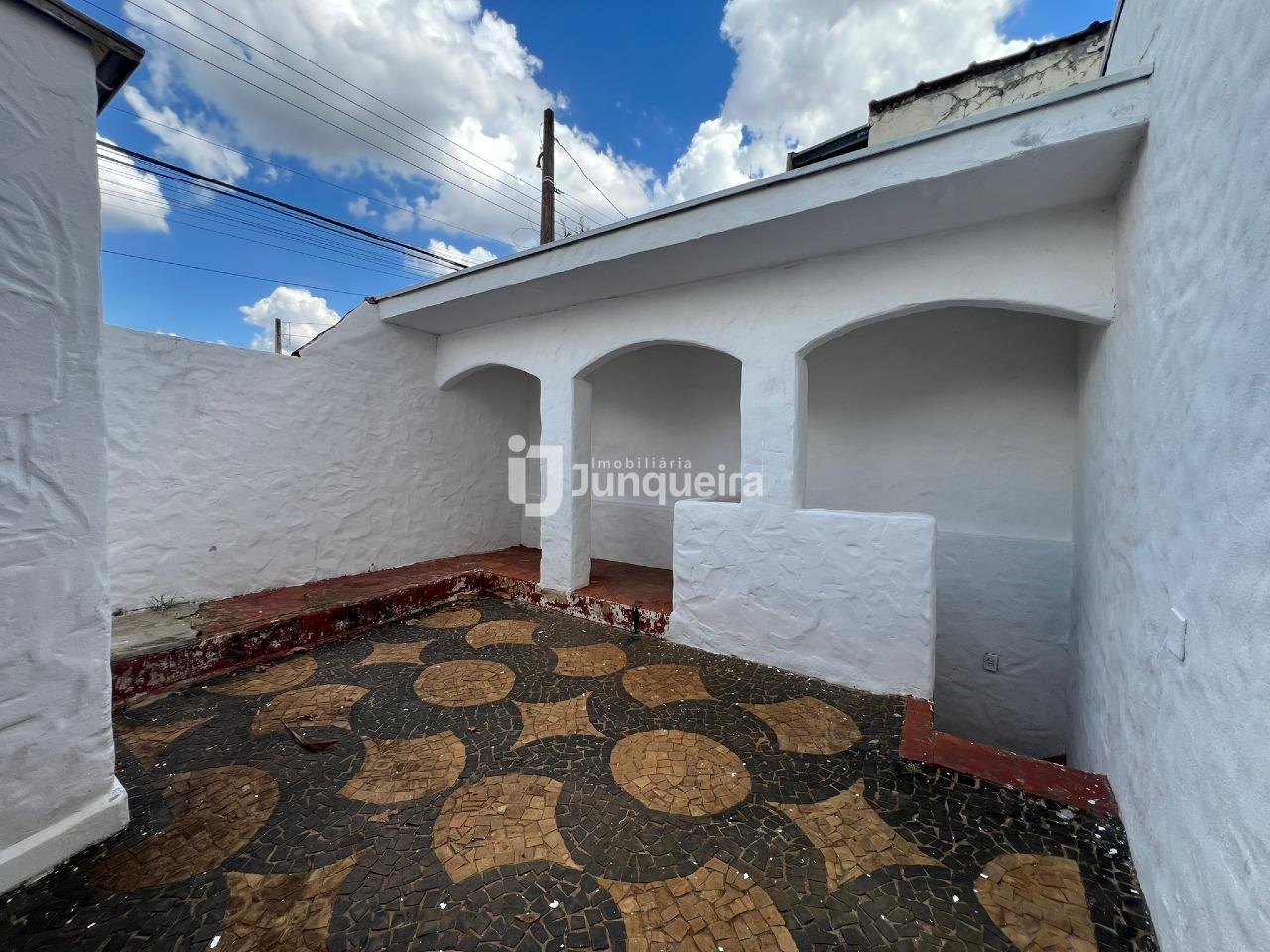 Casa para alugar, 3 quartos, sendo 1 suíte, 2 vagas, no bairro Vila Independência em Piracicaba - SP