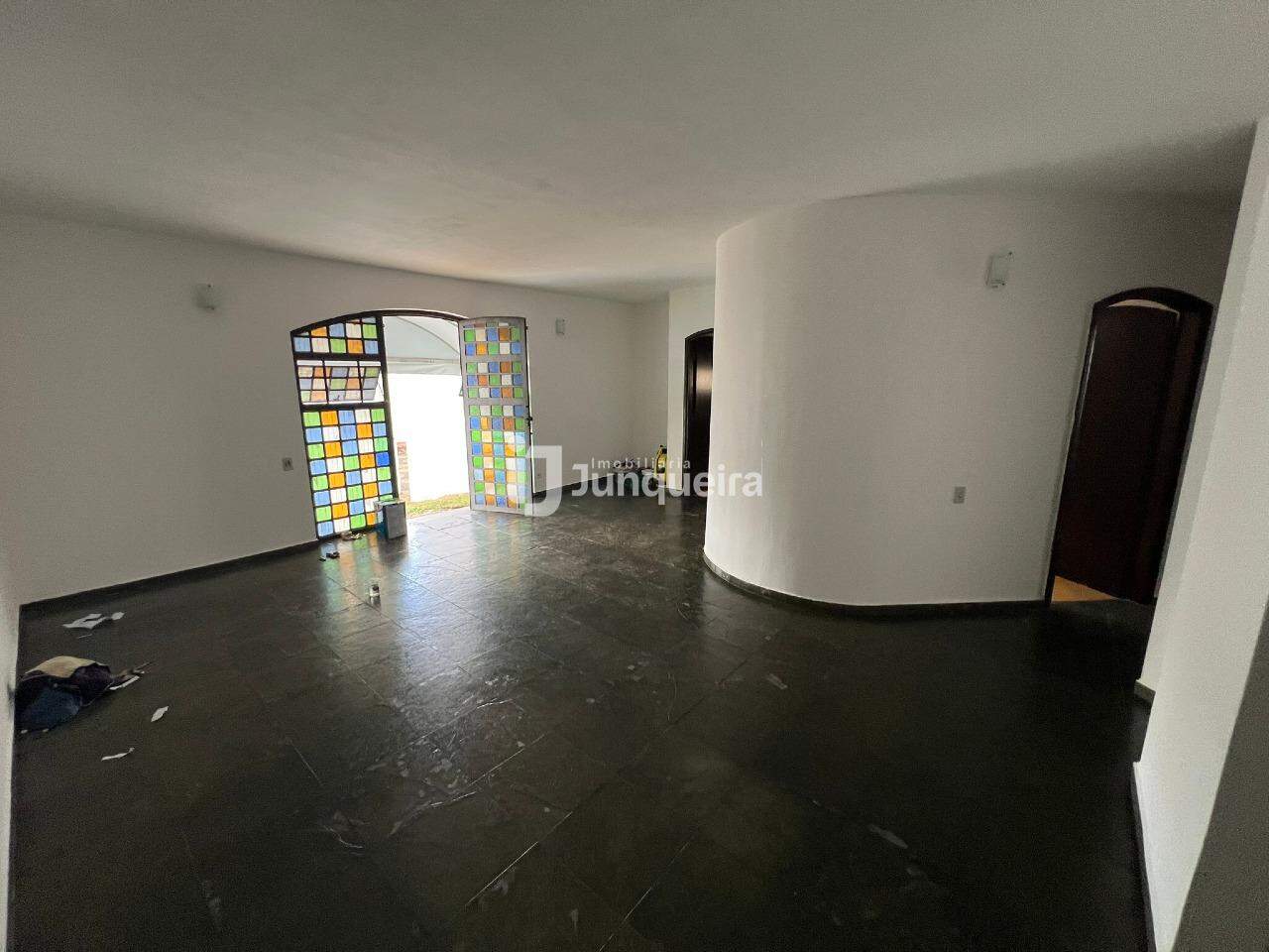 Casa para alugar, 3 quartos, sendo 1 suíte, 2 vagas, no bairro Vila Independência em Piracicaba - SP