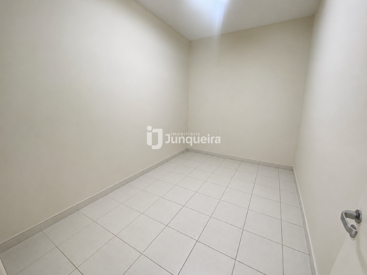 Sala Comercial à venda, 1 vaga, no bairro Terras de Piracicaba em Piracicaba - SP