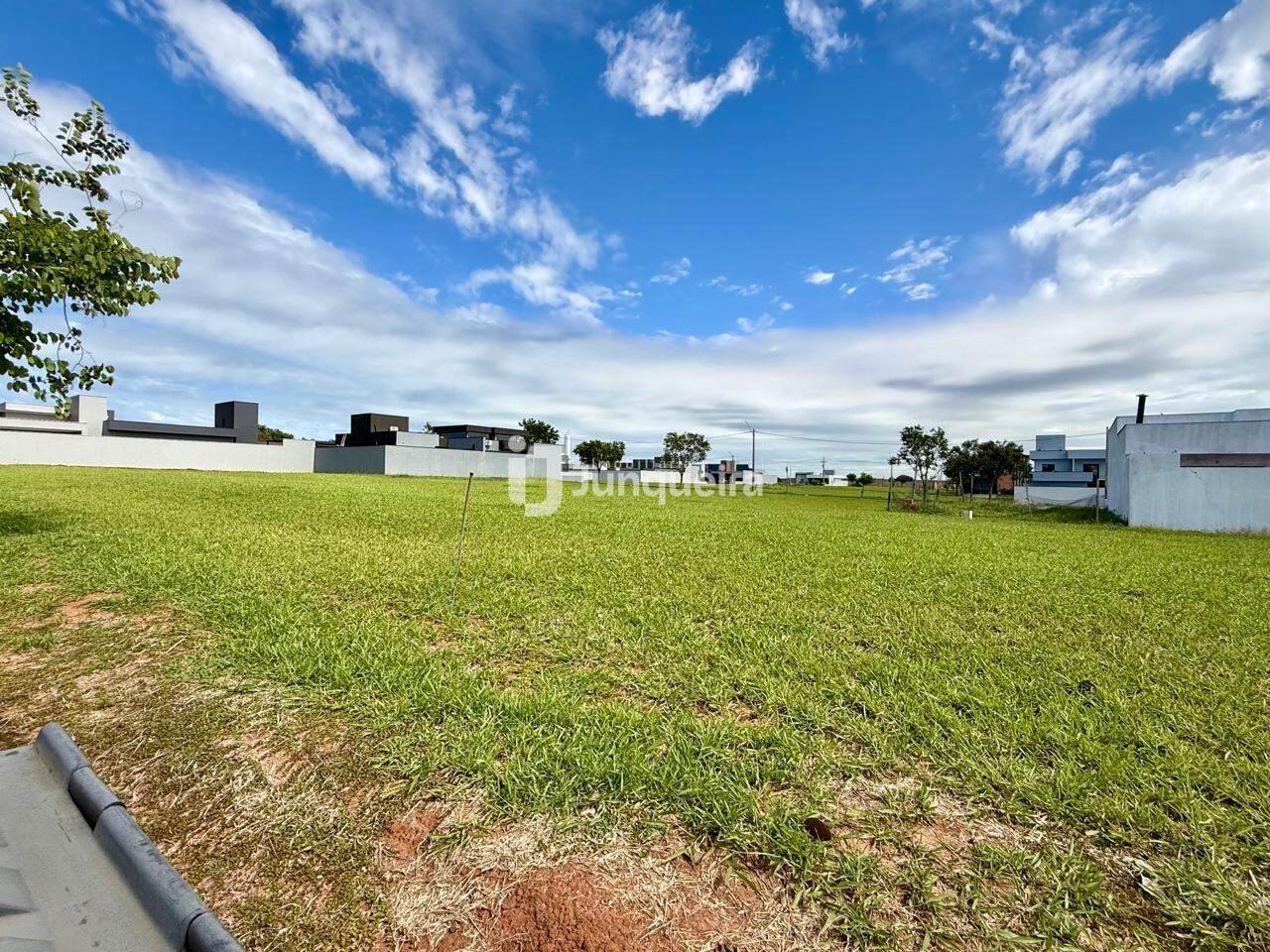 Terreno em Condomínio à venda no Quinta do Engenho, no bairro Residencial Quinta do Engenho em Rio das Pedras - SP