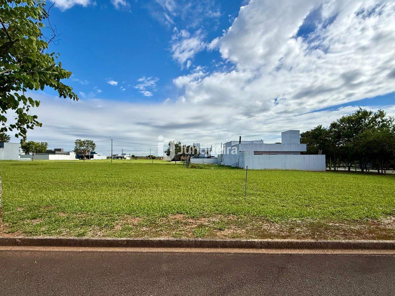 Terreno em Condomínio à venda no Quinta do Engenho, no bairro Residencial Quinta do Engenho em Rio das Pedras - SP