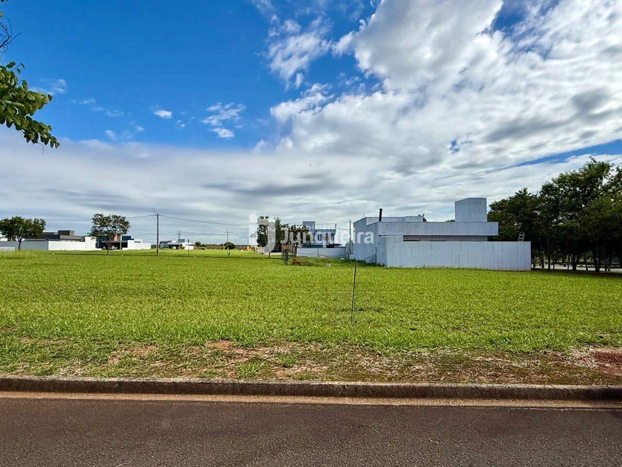 Terreno em Condomínio à venda no Quinta do Engenho, no bairro Residencial Quinta do Engenho em Rio das Pedras - SP