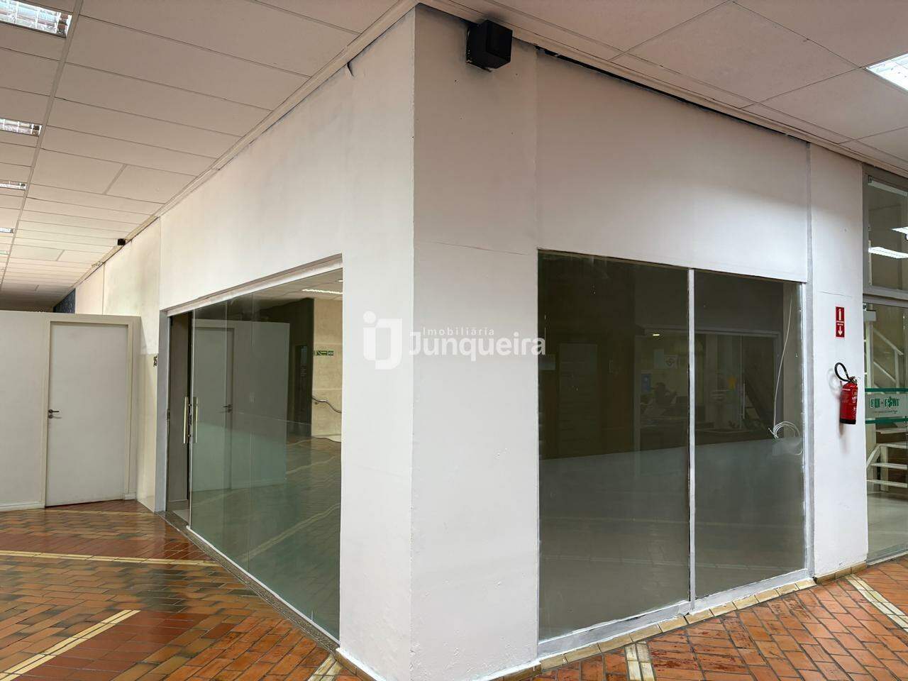Sala Comercial para alugar, 1 vaga, no bairro Cidade Alta em Piracicaba - SP