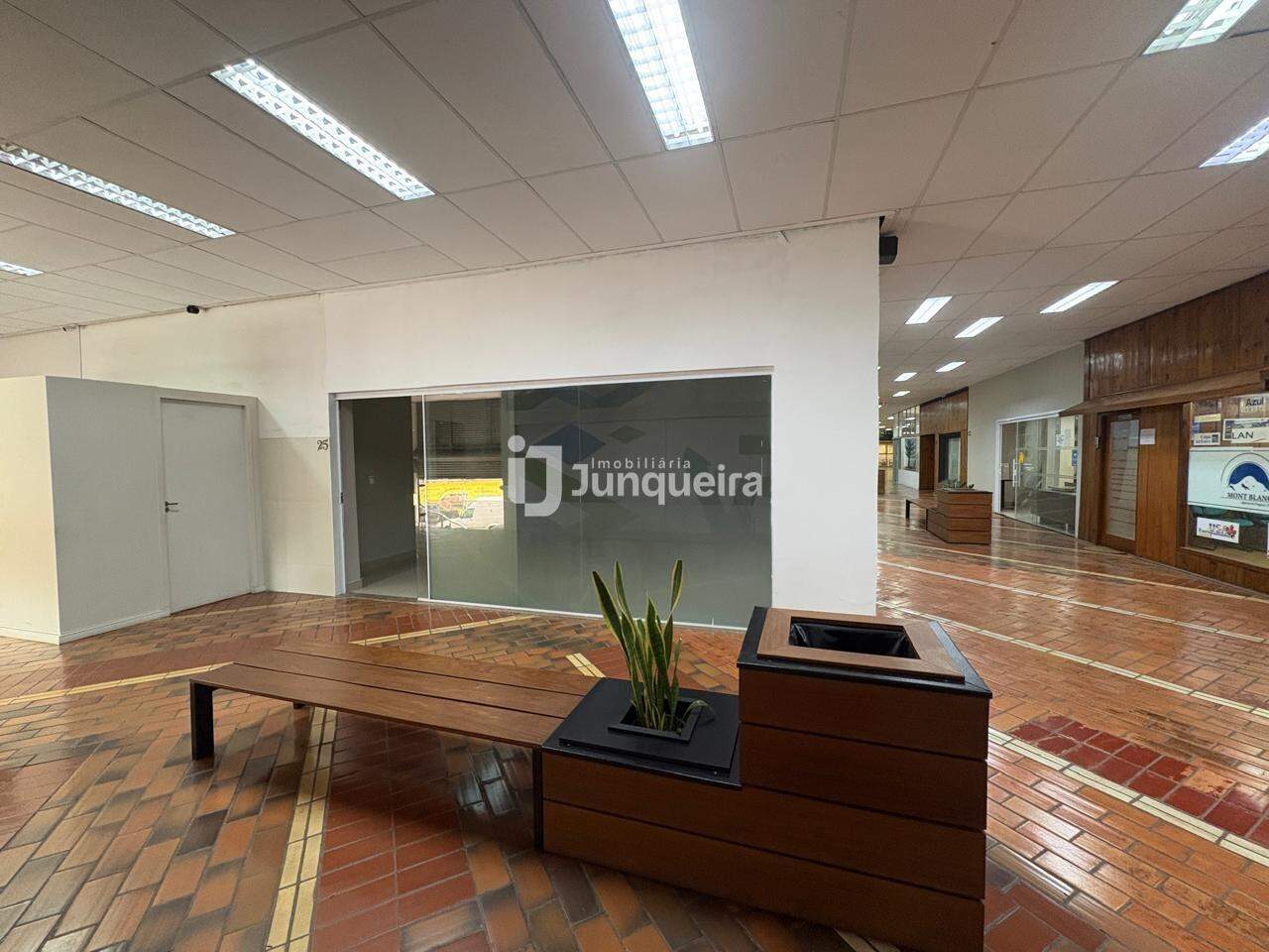 Sala Comercial para alugar, 1 vaga, no bairro Cidade Alta em Piracicaba - SP