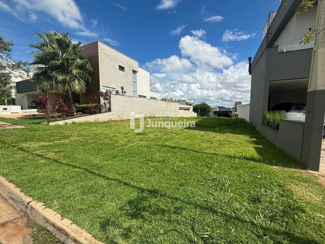 Terreno em Condomínio à venda no Villa D'Aquila, no bairro Villa D'áquila em Piracicaba - SP