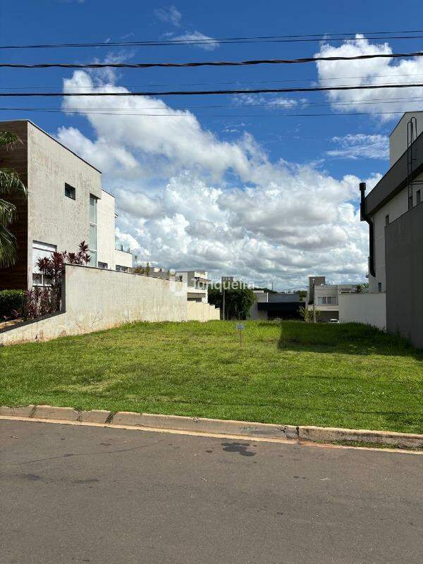 Terreno em Condomínio à venda no Villa D'Aquila, no bairro Villa D'áquila em Piracicaba - SP