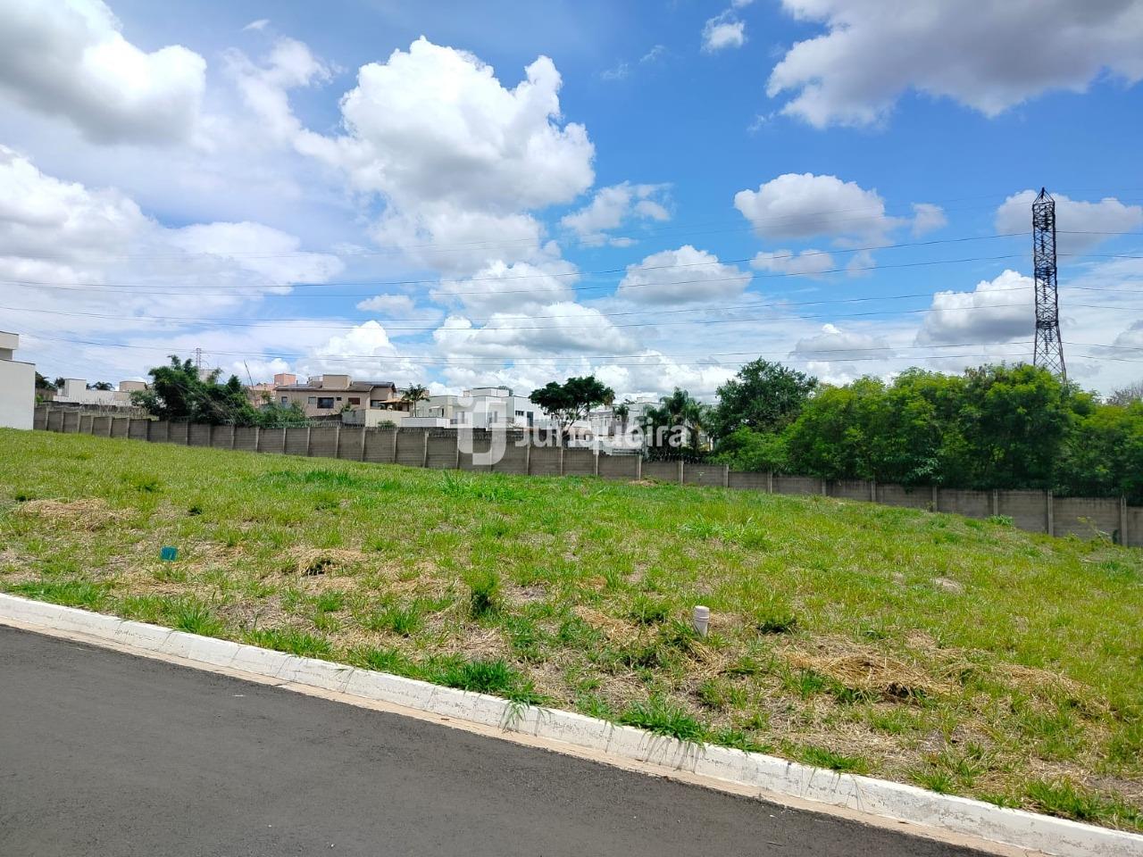 Terreno em Condomínio à venda no Terras do Sinhô III, no bairro Terras do Sinhô lll em Piracicaba - SP
