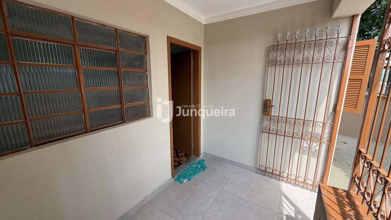 Casa para alugar, 2 quartos, 2 vagas, no bairro Santa Terezinha em Piracicaba - SP