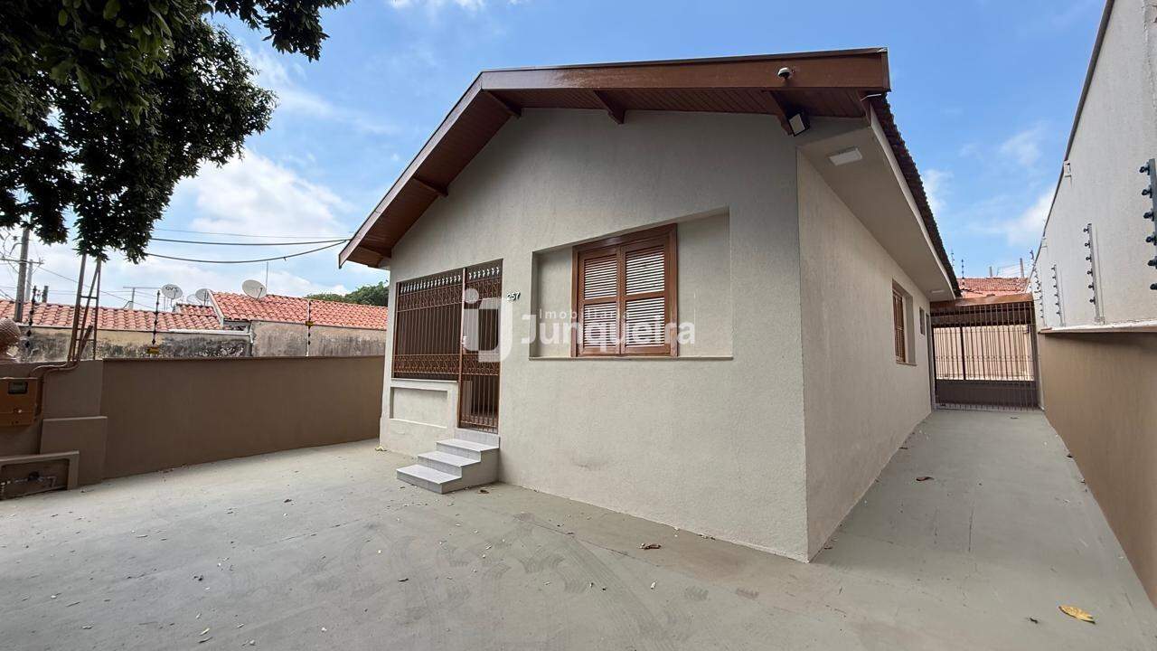 Casa para alugar, 2 quartos, 2 vagas, no bairro Santa Terezinha em Piracicaba - SP
