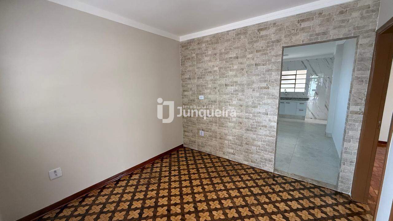 Casa para alugar, 2 quartos, 2 vagas, no bairro Santa Terezinha em Piracicaba - SP