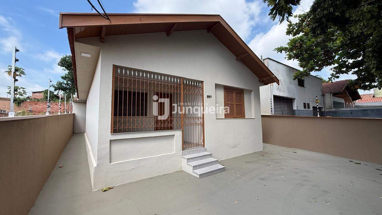 Casa para alugar, 2 quartos, 2 vagas, no bairro Santa Terezinha em Piracicaba - SP