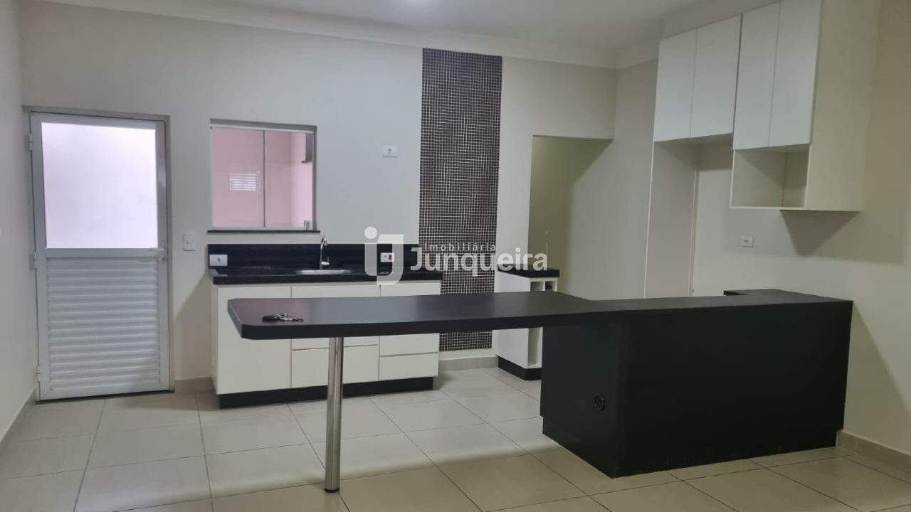 Casa para alugar, 4 quartos, sendo 1 suíte, 2 vagas, no bairro Jardim Brasília em Piracicaba - SP