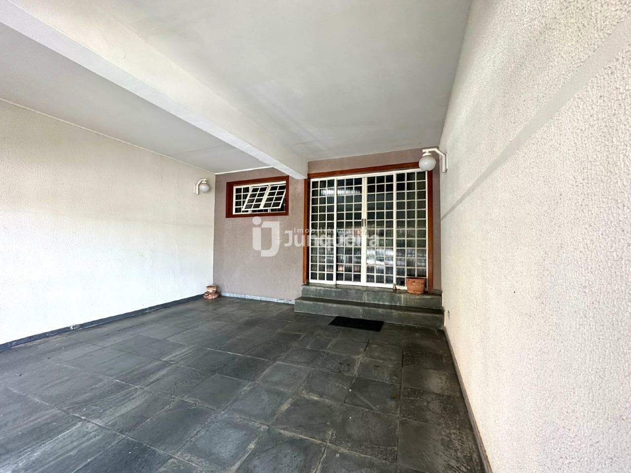 Casa à venda, 3 quartos, sendo 1 suíte, 2 vagas, no bairro Jardim Elite em Piracicaba - SP