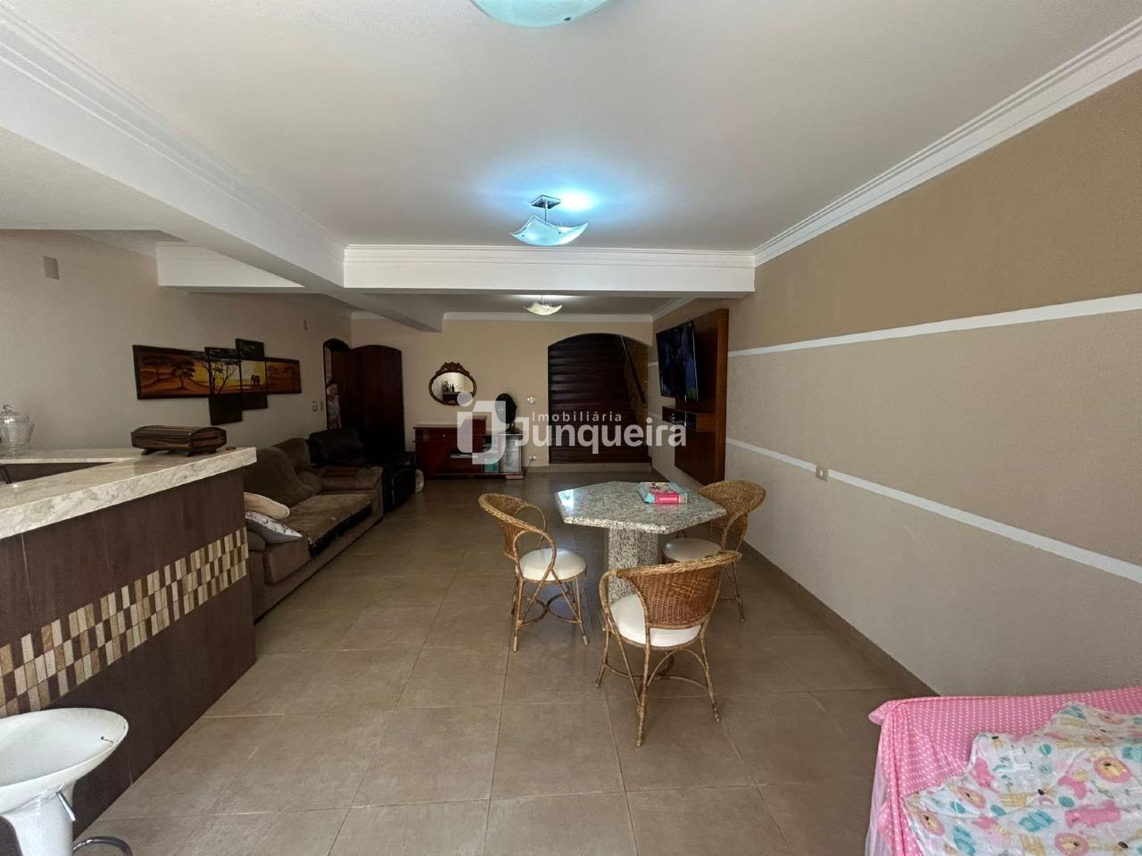 Casa à venda, 4 quartos, sendo 1 suíte, 2 vagas, no bairro Jardim Monumento em Piracicaba - SP