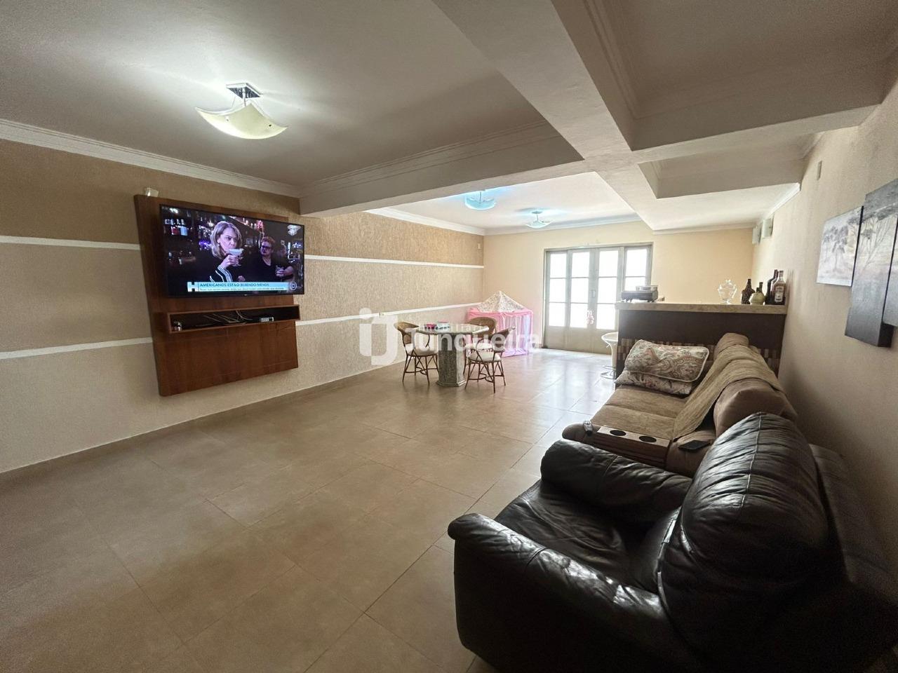 Casa à venda, 4 quartos, sendo 1 suíte, 2 vagas, no bairro Jardim Monumento em Piracicaba - SP