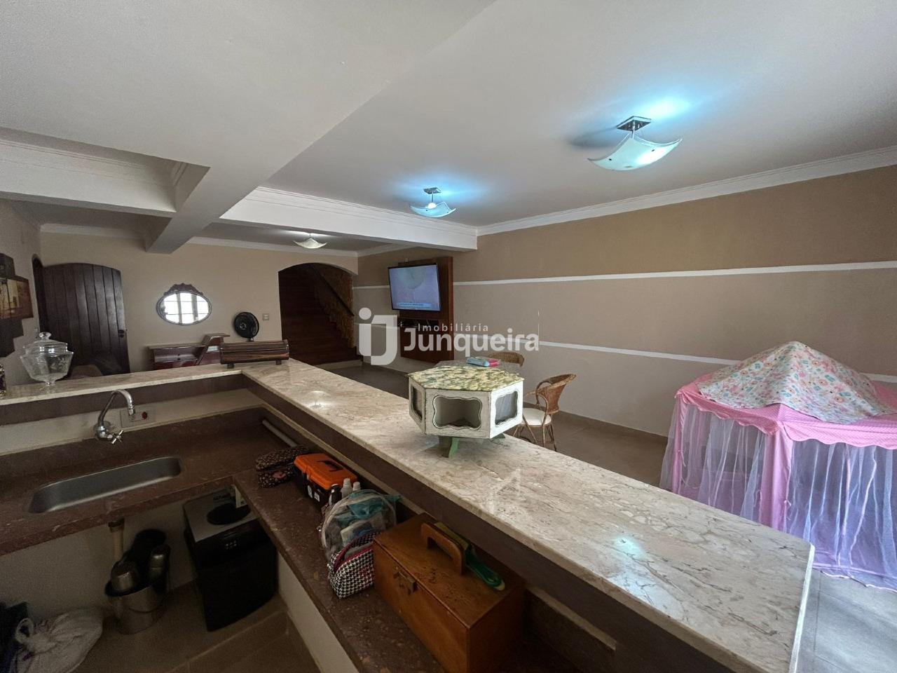 Casa à venda, 4 quartos, sendo 1 suíte, 2 vagas, no bairro Jardim Monumento em Piracicaba - SP