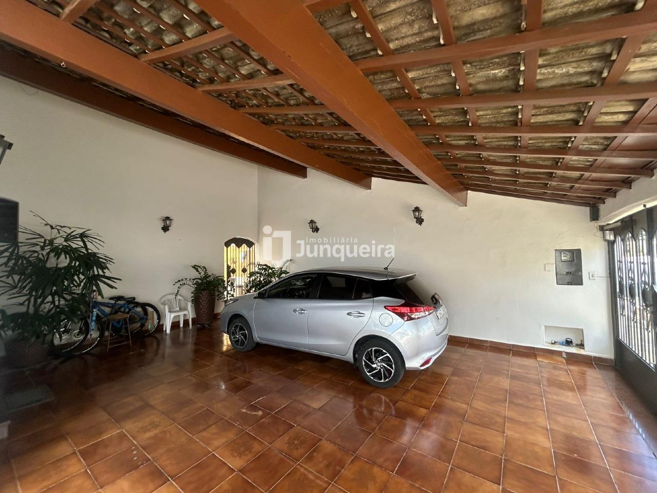 Casa à venda, 4 quartos, sendo 1 suíte, 2 vagas, no bairro Jardim Monumento em Piracicaba - SP