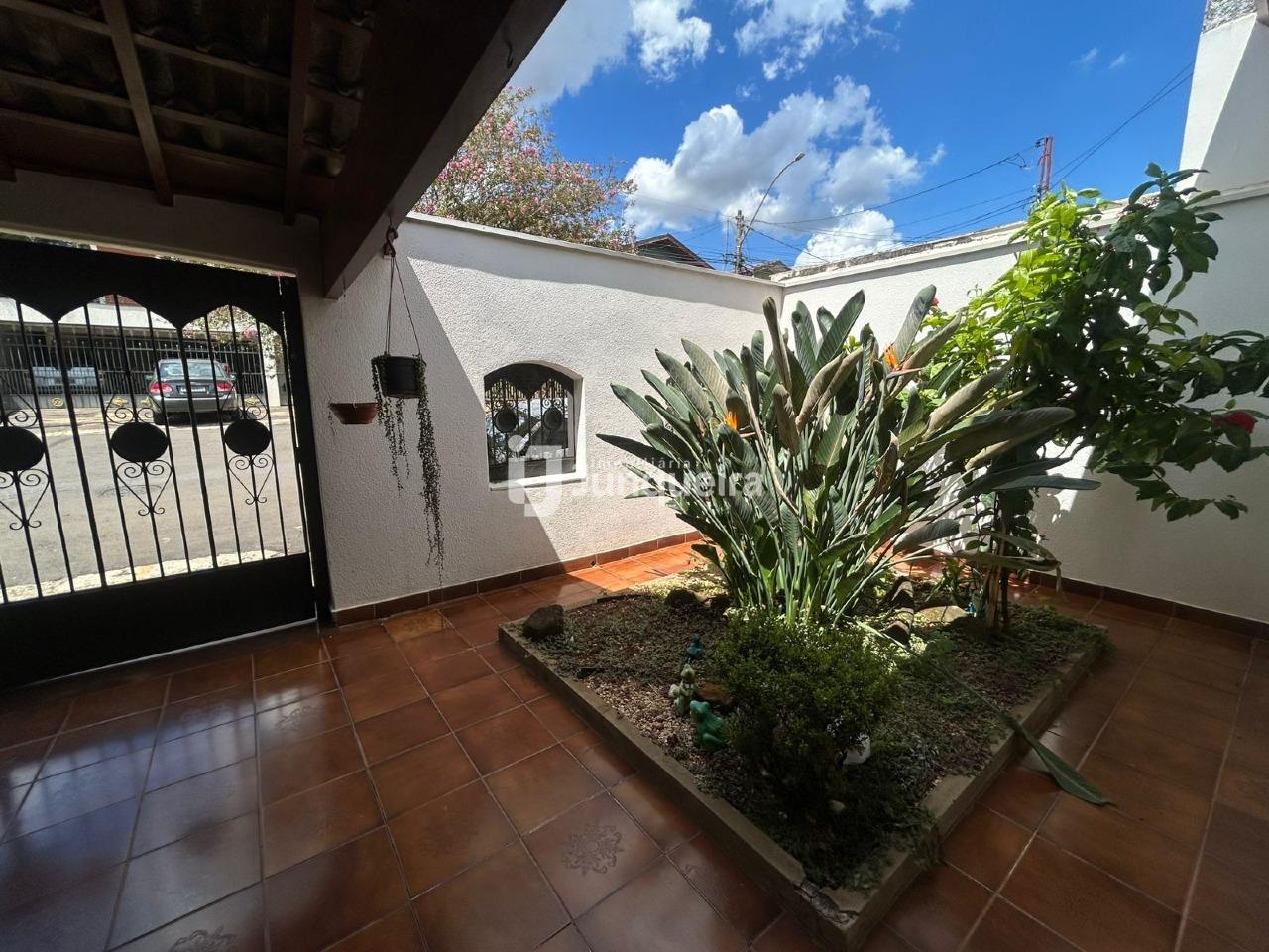 Casa à venda, 4 quartos, sendo 1 suíte, 2 vagas, no bairro Jardim Monumento em Piracicaba - SP